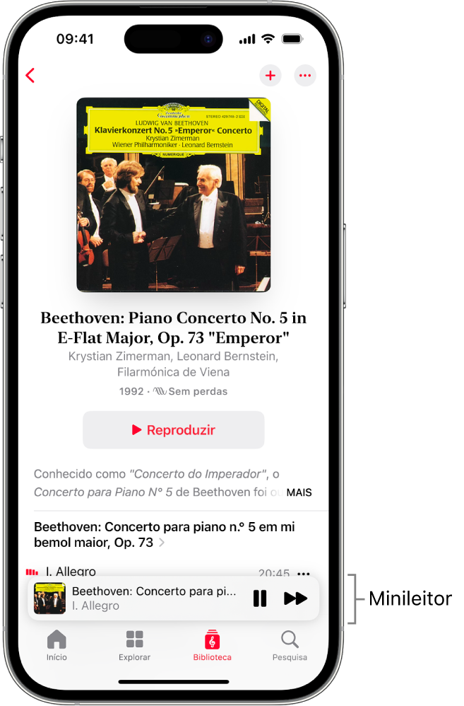 Um iPhone a mostrar o minileitor em Apple Music Classical. Na parte superior do ecrã aparece o grafismo do álbum, o nome da obra e um botão “Reproduzir”. O minileitor aparece na parte inferior do ecrã. Por baixo do minileitor, aparecem os botões “Início”, “Explorar”, “Biblioteca” e “Pesquisar”.
