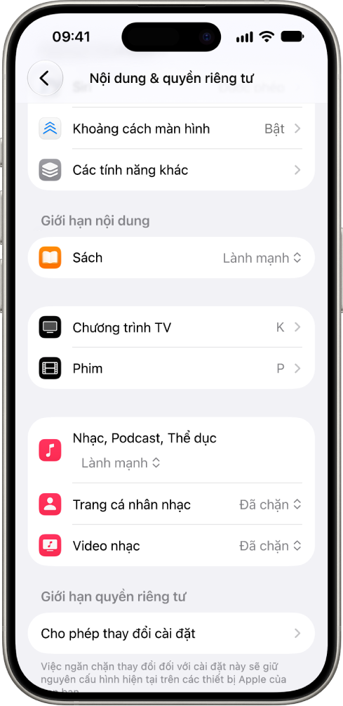 Màn hình Giới hạn nội dung & quyền riêng tư trong cài đặt Thời gian sử dụng, đang hiển thị các tùy chọn giới hạn nội dung trong các ứng dụng như Sách, Phim, v.v.