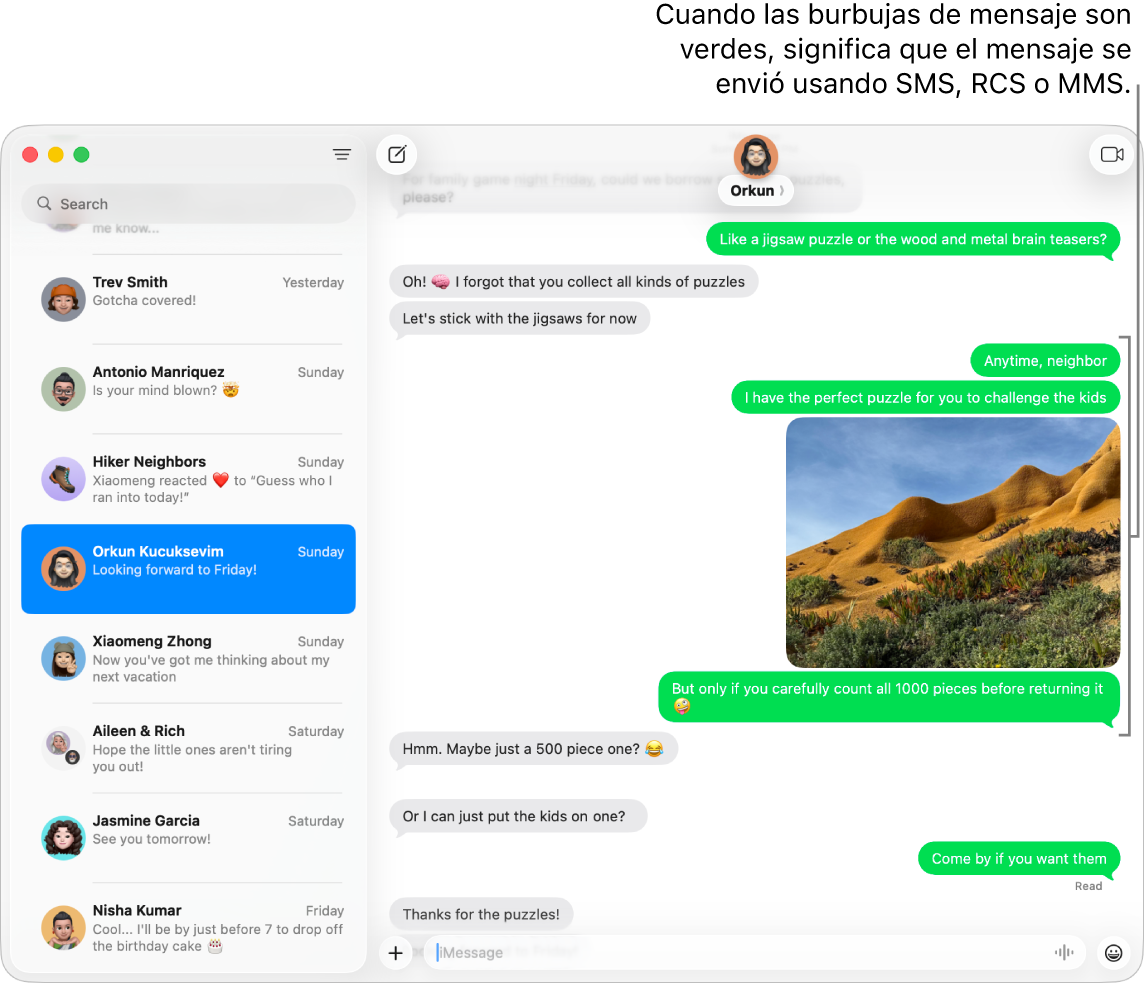 La ventana de Mensajes con varias conversaciones enumeradas en la barra lateral a la izquierda una y una transcripción a la derecha. Los globos de mensaje son verdes, lo que indica que se enviaron como mensajes SMS, MMS o RCS.