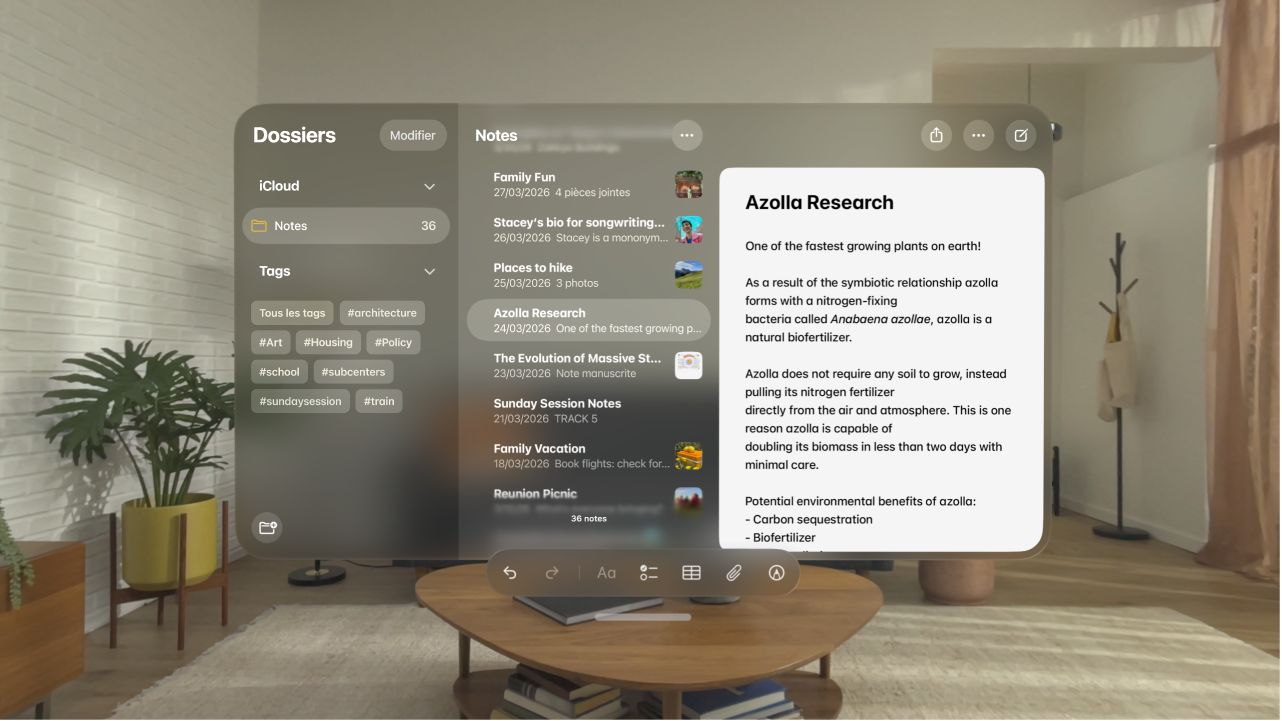 L’app&nbsp;Notes sur l’Apple&nbsp;Vision&nbsp;Pro, présentant une note ouverte ainsi que la barre d’outils en bas avec des options pour ajouter des listes de pointage, des tableaux, des photos et des dessins.