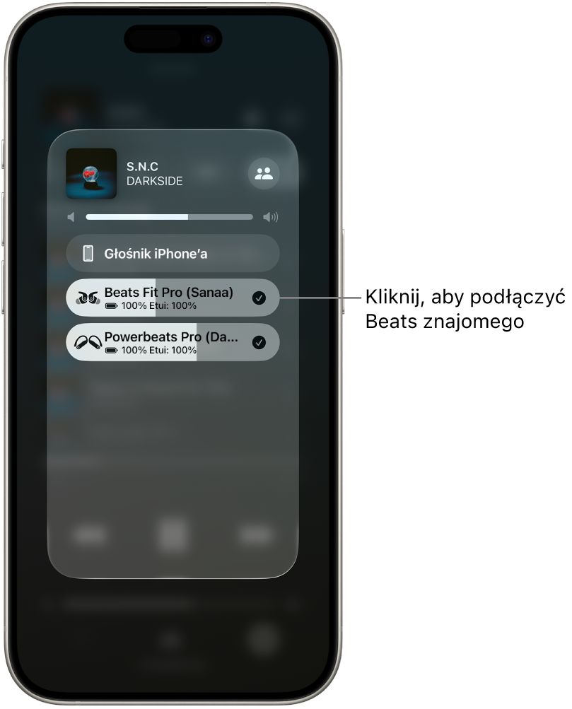 Ekran AirPlay pokazujący dwie pary słuchawek Beats połączone z&nbsp;tym samym iPhone’em w&nbsp;trakcie odtwarzania utworu.