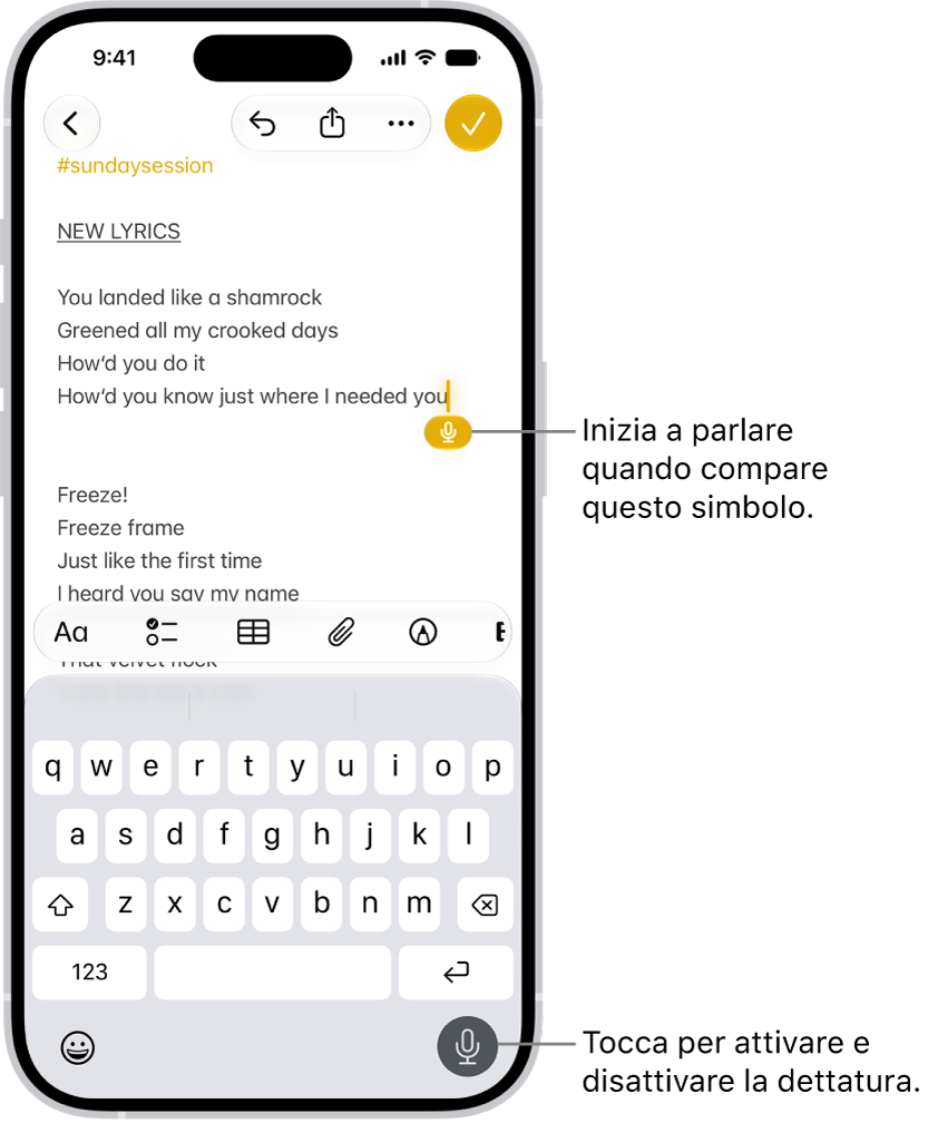 Nell’app Mail è aperta la tastiera su schermo. Il pulsante Dettatura nell’angolo in basso a destra dello schermo è selezionato e il pulsante Dettatura compare sotto il punto di inserimento nel campo di testo.