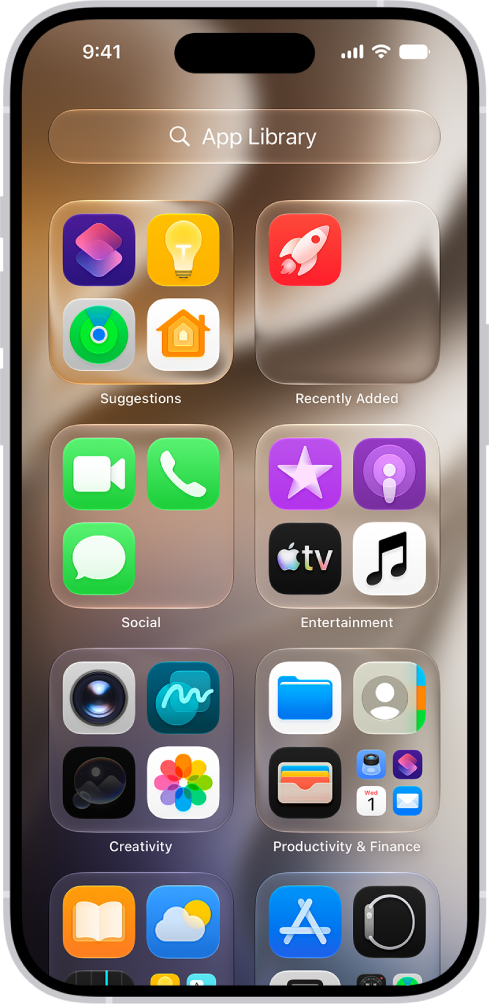 iPhone 上的「App 資料庫」顯示按類別整理的 App（「工具程式」、「社交」、「娛樂」等等）。