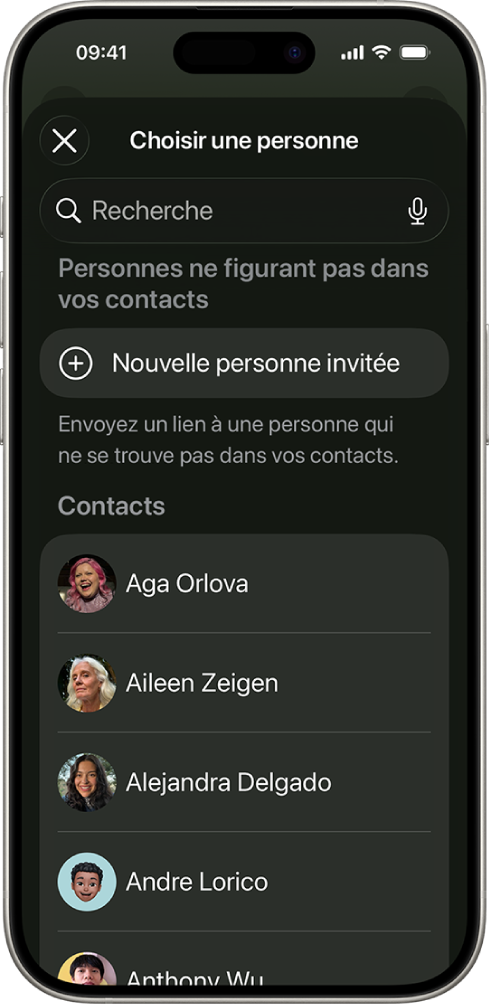 L’écran «&nbsp;Choisir une personne&nbsp;» et une liste de contacts sur un iPhone.