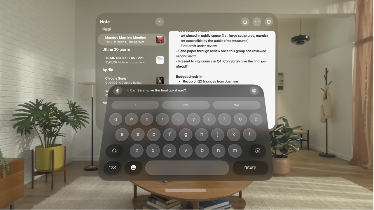L’app Note su Apple&nbsp;Vision&nbsp;Pro, che mostra la tastiera virtuale e un’anteprima del testo che viene modificato sopra di essa.