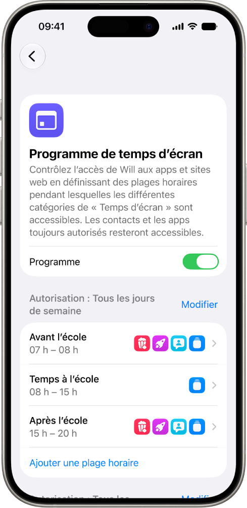 Écran «&nbsp;Programme de temps d’écran&nbsp;» des réglages «&nbsp;Temps d’écran&nbsp;», affichant un programme pour les jours de la semaine avec des créneaux horaires pour «&nbsp;Avant l’école&nbsp;», École et «&nbsp;Après l’école&nbsp;».