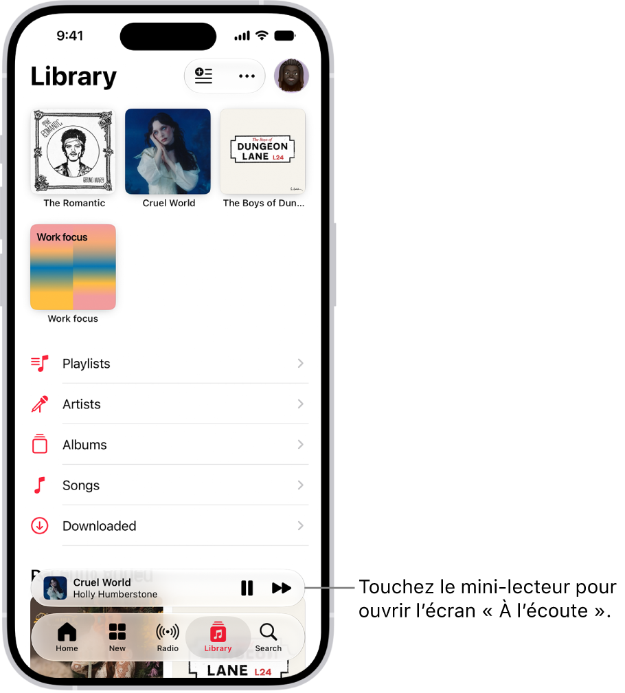 L’onglet Bibliothèque, avec le mini-lecteur en bas. Le mini-lecteur affiche le titre du morceau en cours de lecture. Les boutons Pause et «&nbsp;Piste suivante&nbsp;» se trouvent à droite du titre du morceau. Touchez le mini-lecteur pour ouvrir l’écran «&nbsp;À l’écoute&nbsp;».