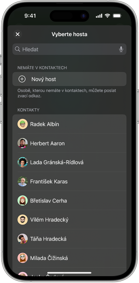 Obrazovka Poslat pozvánky a seznam kontaktů na iPhonu.