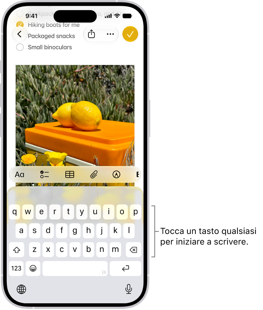 Nell’app Note è presente un documento aperto. Nella metà inferiore è presente la tastiera su schermo.