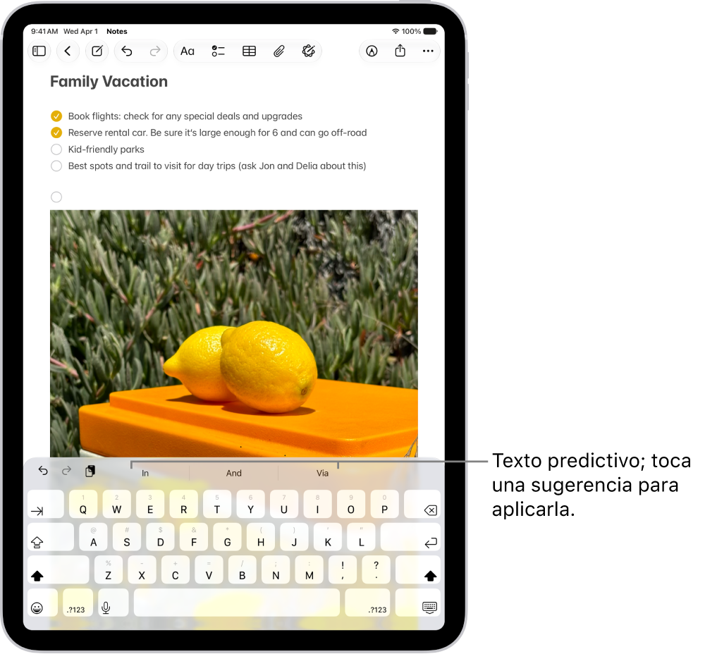 En la app Notas, el teclado en pantalla está abierto. Se ingresa texto en el campo de búsqueda y, arriba del teclado, aparecen sugerencias de texto predictivo para la siguiente palabra.