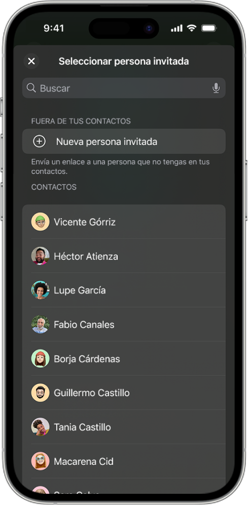 La pantalla “Enviar invitación” y una lista de contactos en el iPhone.