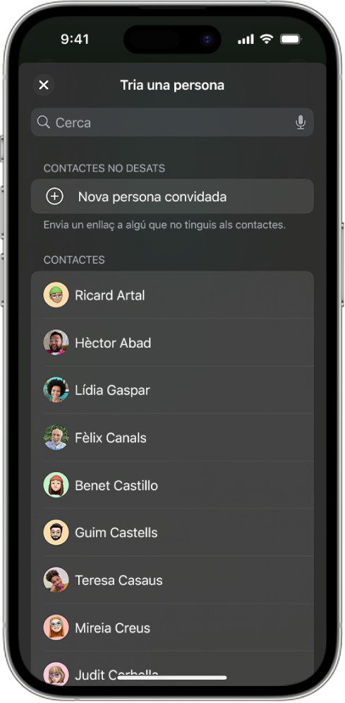 En un iPhone es mostra la pantalla d’enviament d’invitacions i una llista de contactes.