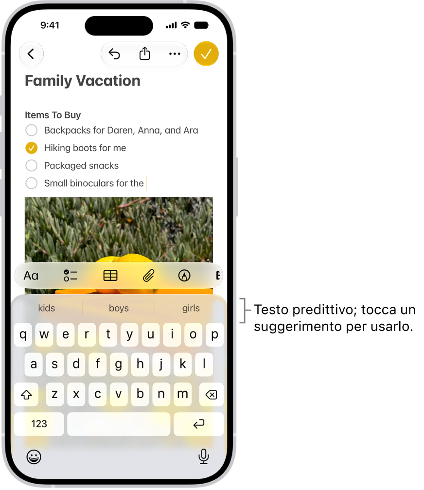 Nell’app Messaggi è aperta la tastiera su schermo. Nel campo di testo vengono inserite delle parole e sopra la tastiera sono presenti suggerimenti di testo predittivo per la parola successiva.