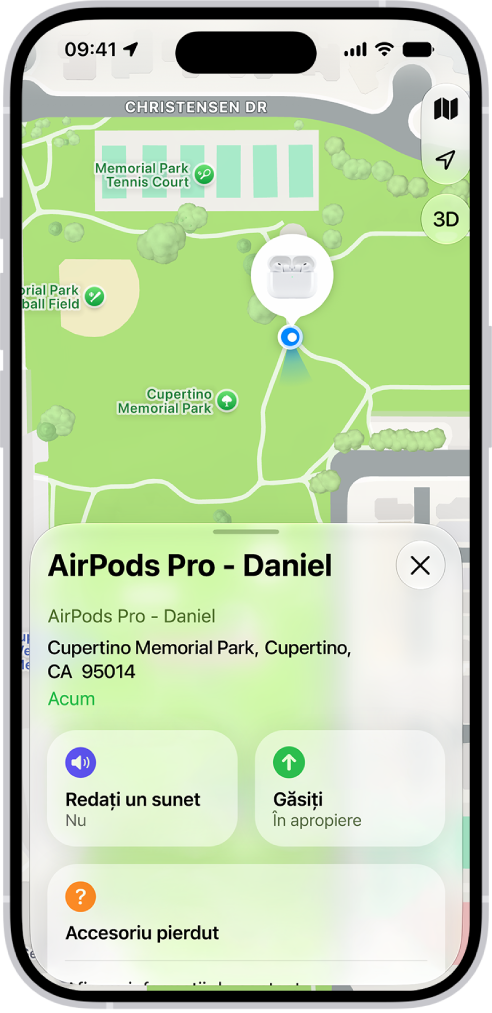 Un ecran din aplicația Găsire de pe iPhone. Localizarea căștilor AirPods&nbsp;Pro este indicată pe harta orașului Cupertino, alături de o adresă afișată și opțiunile „Redați un sunet”, Itinerar și Configurări.
