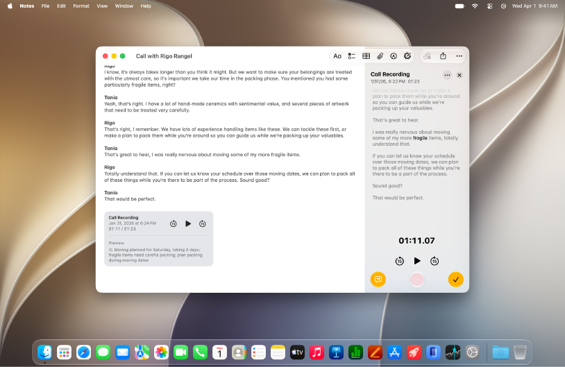 Mac’te bir Notlar uygulaması penceresi, notun gövde bölümünde bir ses kaydını gösteriyor. Panelde ses kaydının canlı dökümü gösterilir.