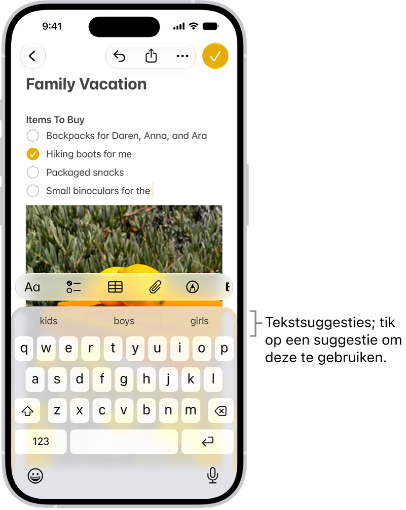 Het schermtoetsenbord is open in de Berichten-app. Er is tekst ingevoerd in het tekstveld en boven het toetsenbord staan tekstsuggesties voor het volgende woord.