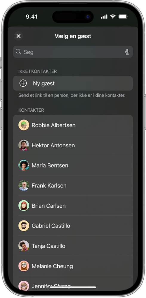 Skærmen Send invitationer og en liste med kontakter på en iPhone.