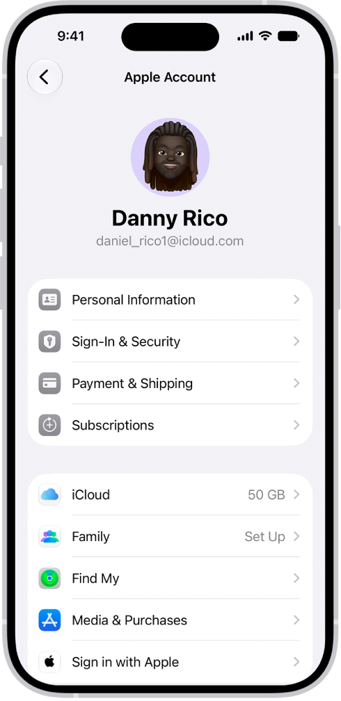 Les réglages du compte Apple affichés avec une liste d’options comme les informations personnelles, les abonnements, Localiser et plus encore.