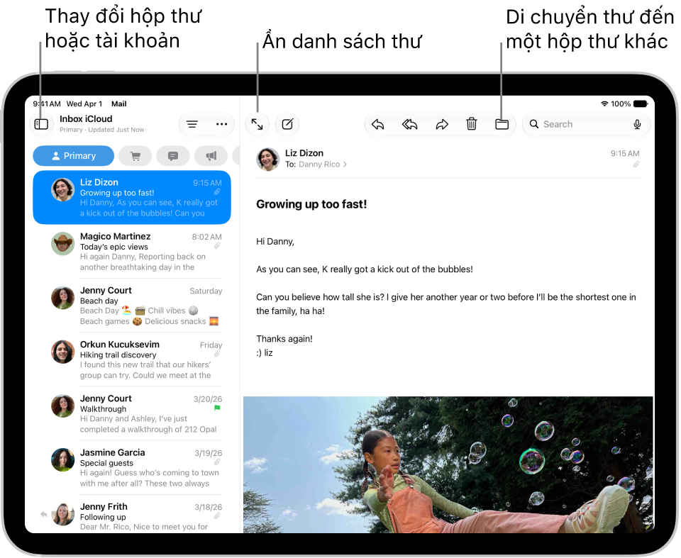 Hộp thư đến Mail, với một danh sách các email ở bên trái và một email được mở ở bên phải.