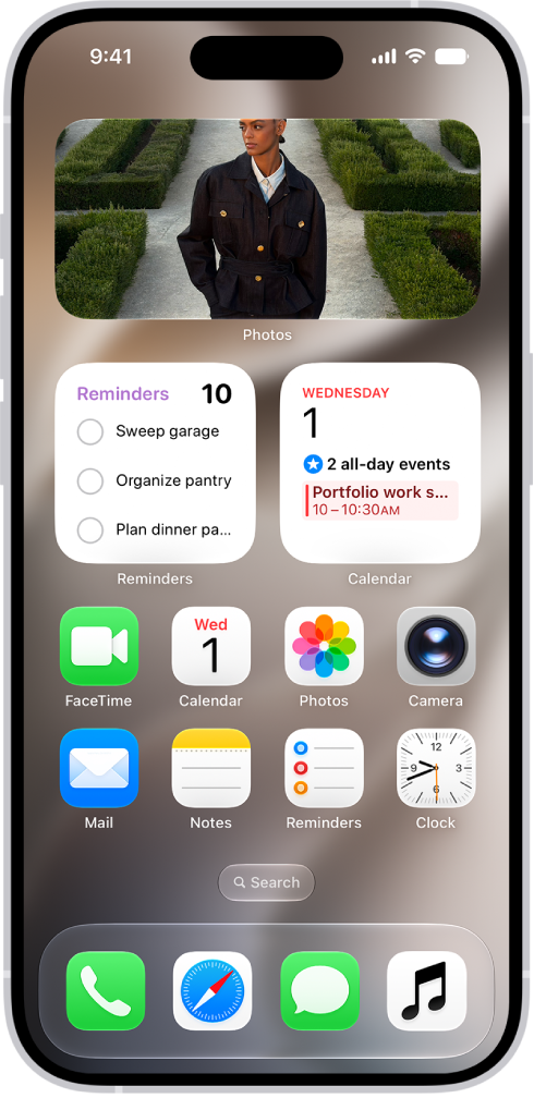 Віджети «Погода», «Нагадування» і «Дім» на початковому екрані iPhone. Віджети «Нагадування» і «Дім» показують інтерактивні функції.