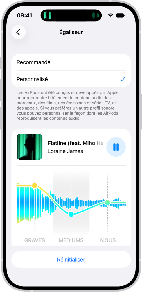 L’écran d’un iPhone affichant l’égaliseur réglé sur Personnalisé, avec les curseurs Graves, Médiums et Aigus en dessous.