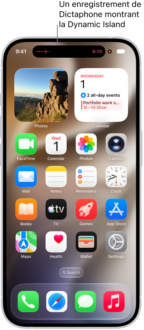 L’écran d’accueil de l’iPhone, avec un enregistrement Dictaphone dans la Dynamic&nbsp;Island.
