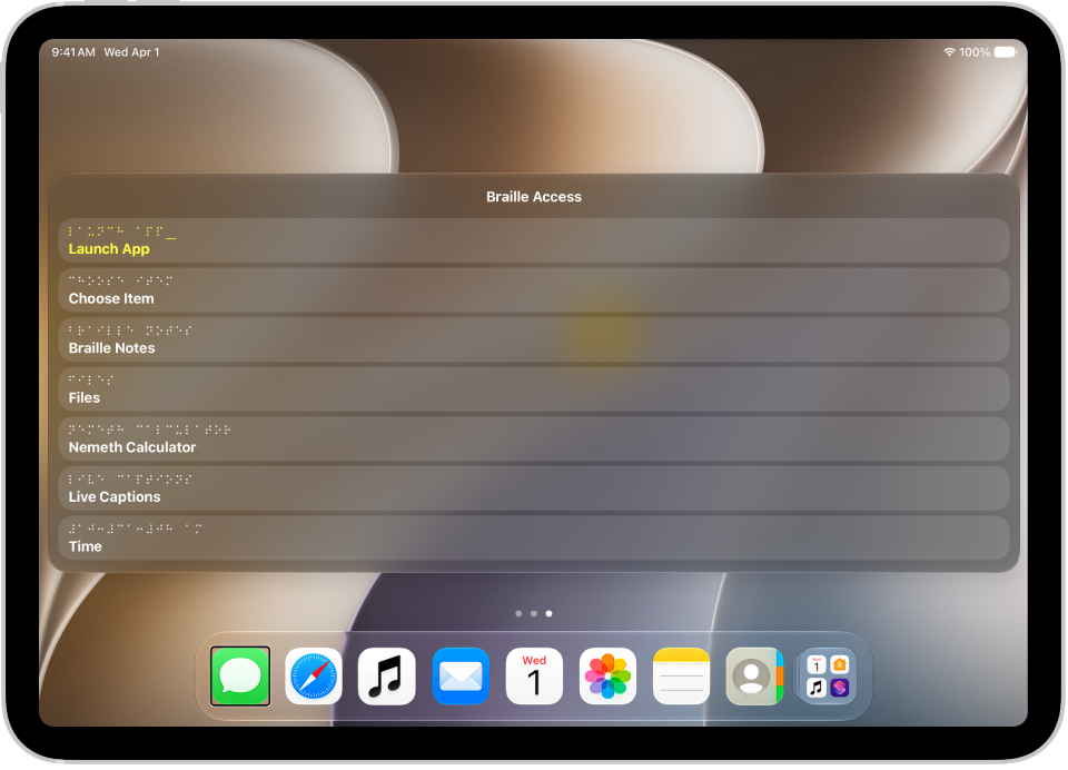 一部 iPad 上打開「點字取用」選單，顯示下列選項：「啟動 App」、「選擇項目」、「點字附註」、「BRF 檔案」、「UEB 計算機」、「即時字幕」和「時間」。