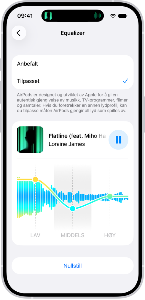 En iPhone-skjerm viser Equalizer angitt til Tilpasset, med skyveknappene Lav, Middels og Høy nedenfor.