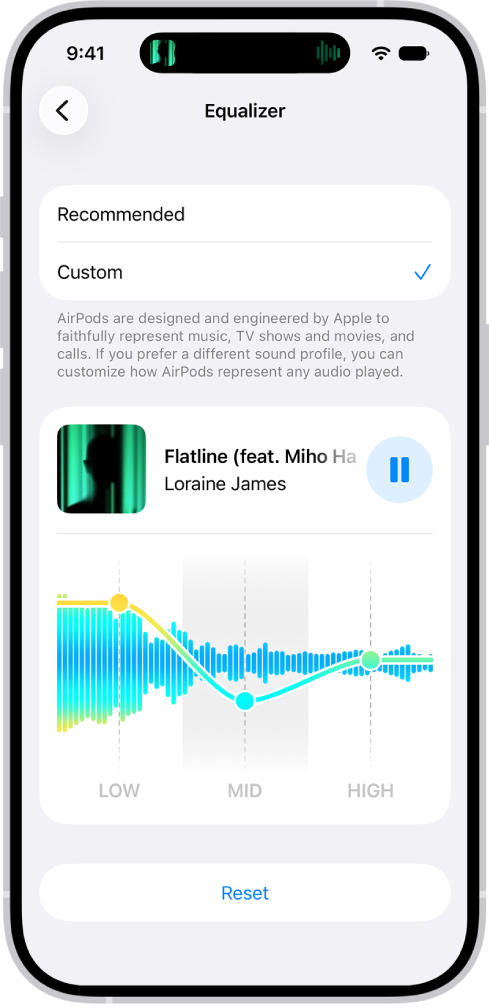 iPhone ekrāns ar Equalizer, kas iestatīts kā Custom, zem tā ir slīdņi Low, Mid un High.