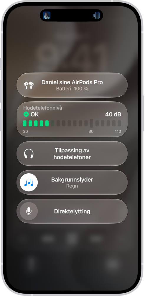 Høreapparater-skjermen i Kontrollsenter. Den inneholder fra (øverst til nederst) Hodetelefonnivå i desibel, Hørselshjelp, Bakgrunnslyd og Direktelytting.