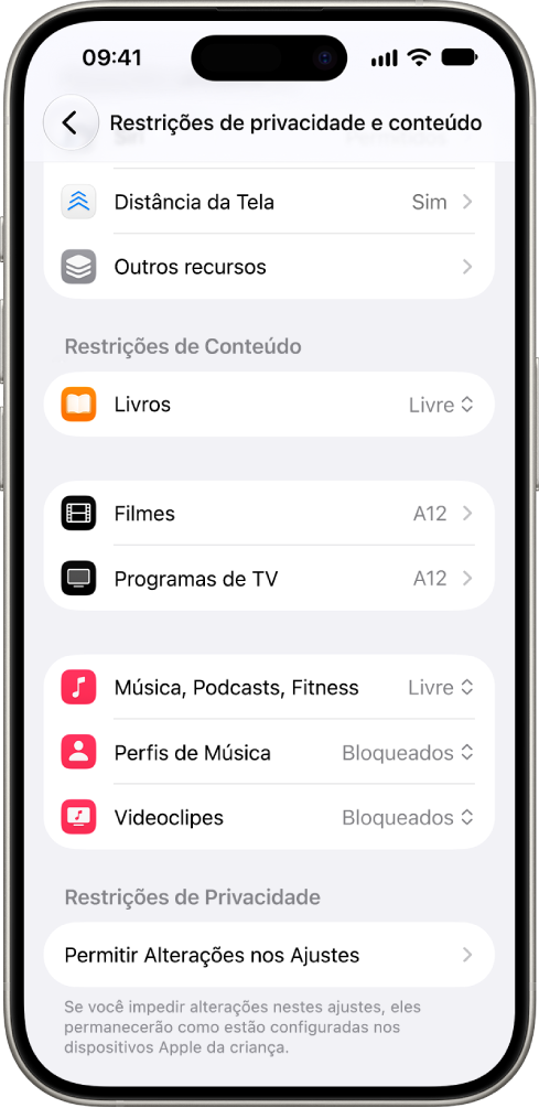 A tela Restrições de Conteúdo e Privacidade nos ajustes de Tempo de Uso, mostrando opções para restrições de conteúdo em lugares como Livros, Filmes e outros.