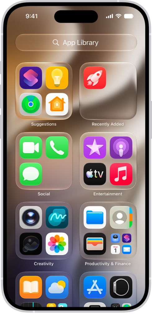 iPhone 上的「App 資料庫」，顯示依照類別（「工具程式」、「社交」、「娛樂」等）整理的 App。