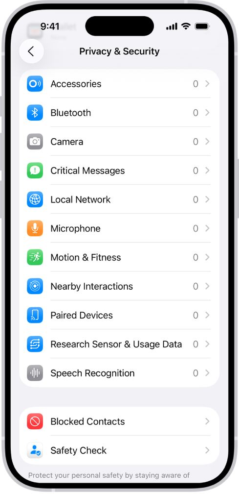 “隐私与安全性”屏幕，显示用于控制 App 可否使用 iPhone 相机、麦克风及其他部分的设置。