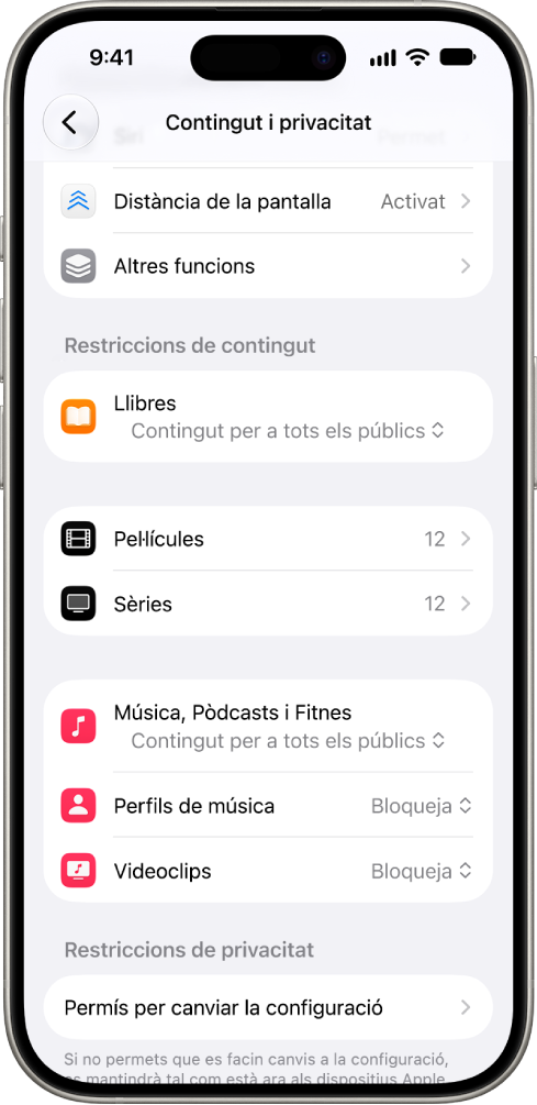 La pantalla de restriccions de contingut i privacitat de la configuració del temps d’ús amb les opcions de restriccions de contingut en categories com ara llibres, pel·lícules i altres.