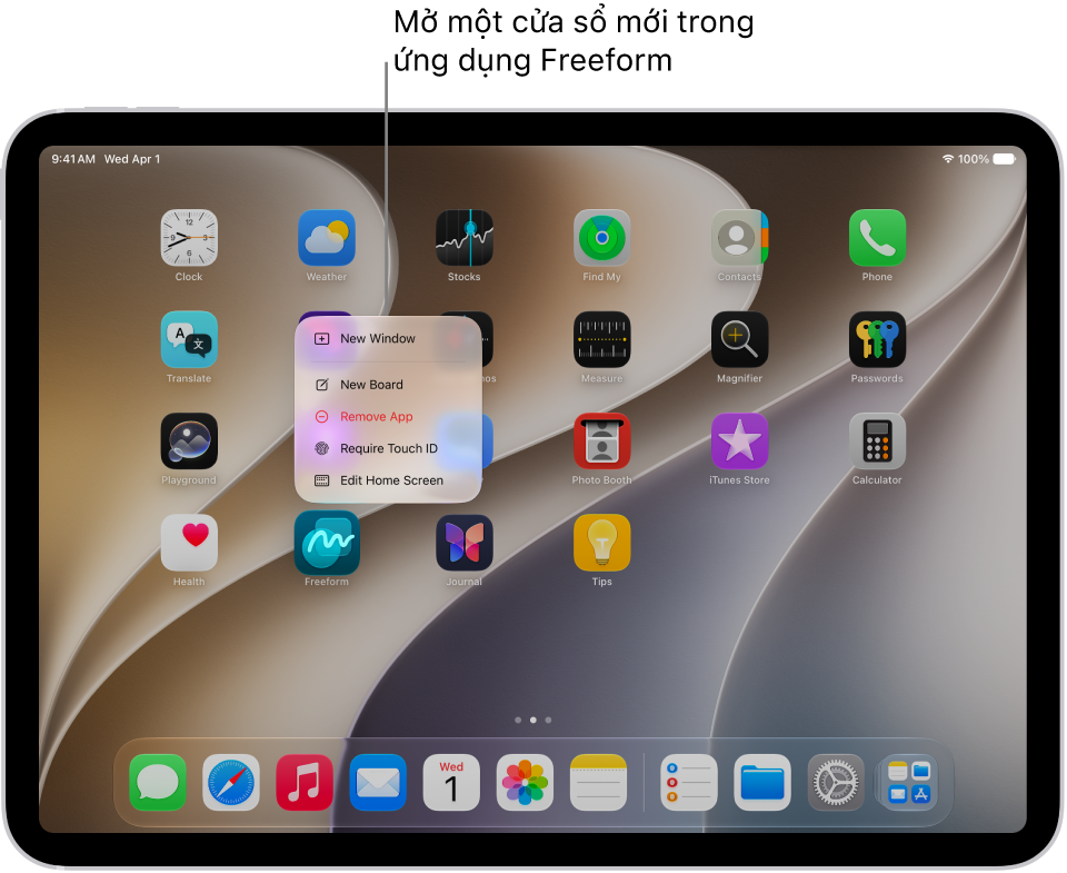 Một Màn hình chính của iPad với menu ứng dụng Freeform được mở, đang hiển thị một danh sách các tác vụ mà bạn có thể chọn – bao gồm mở một cửa sổ mới trong ứng dụng, tạo một bảng mới, hiển thị tất cả các cửa sổ ứng dụng đang mở và các tác vụ khác.