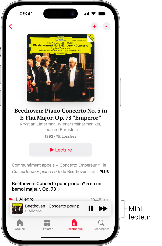 Un iPhone affichant le mini-lecteur dans Apple Music Classical. En haut de l’écran figurent une pochette d’album, le nom de l’œuvre et un bouton Lecture. Le mini-lecteur se trouve vers le bas de l’écran. En dessous du mini-lecteur figurent les boutons Accueil, Explorer, Bibliothèque et Rechercher.