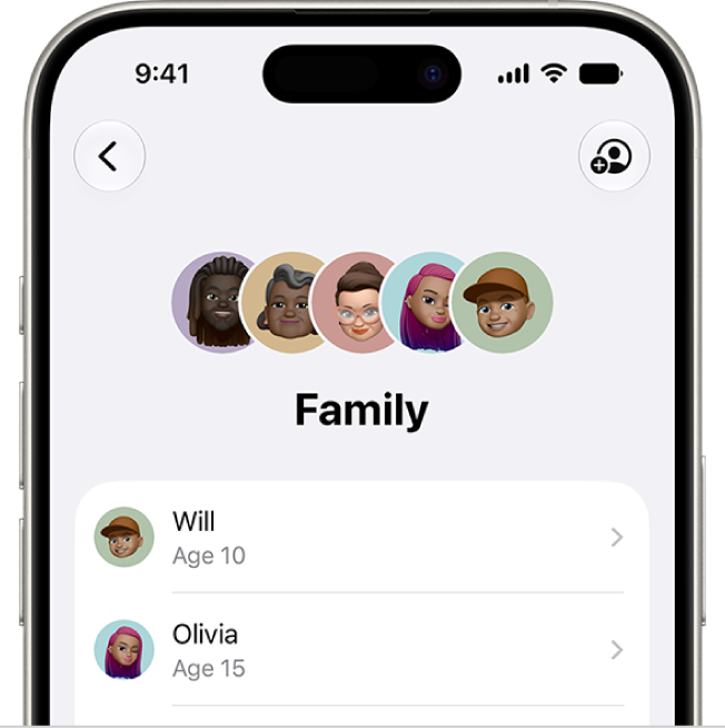 The Family Sharing settings pane showing members in a Family Sharing group.