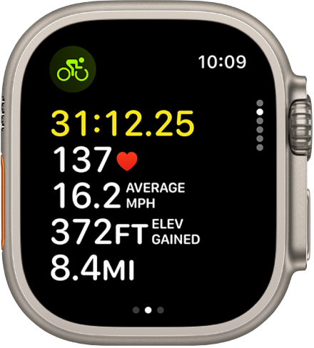Um treino de bicicleta em curso com o tempo decorrido do treino, frequência cardíaca, velocidade média, ganho de elevação e distância total.
