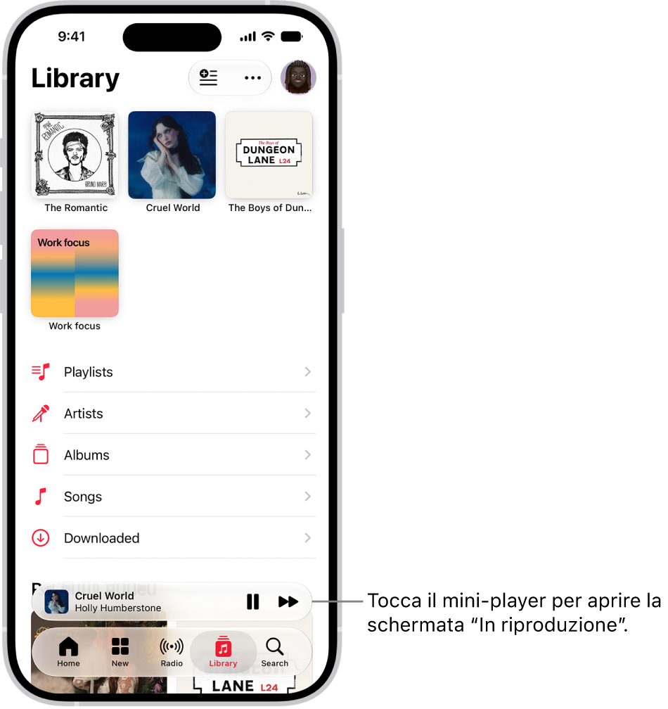 La schermata di Libreria, con il mini-player vicino alla parte inferiore. Il mini-player mostra il titolo del brano attualmente in riproduzione. I pulsanti per mettere in pausa e passare al brano successivo sono sulla destra del titolo della canzone. Per aprire “In riproduzione”, viene toccato il mini-player.