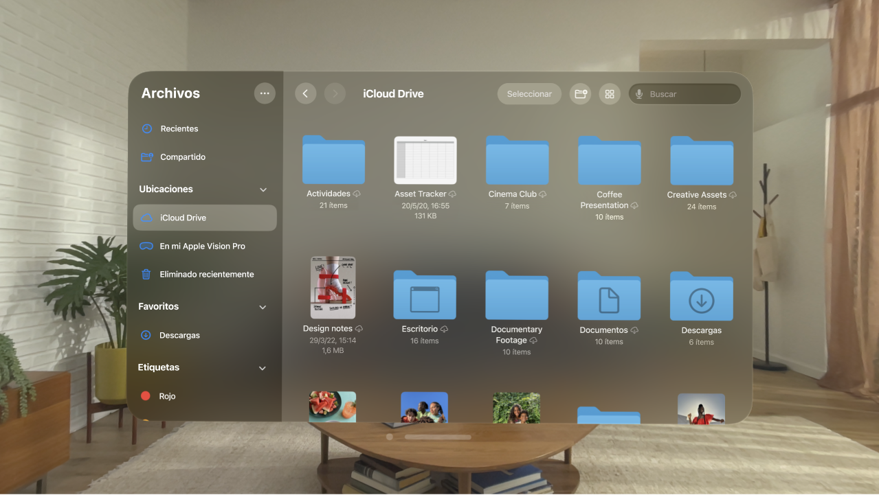 App Archivos del Apple&nbsp;Vision&nbsp;Pro con carpetas y archivos en la ubicación de iCloud&nbsp;Drive.