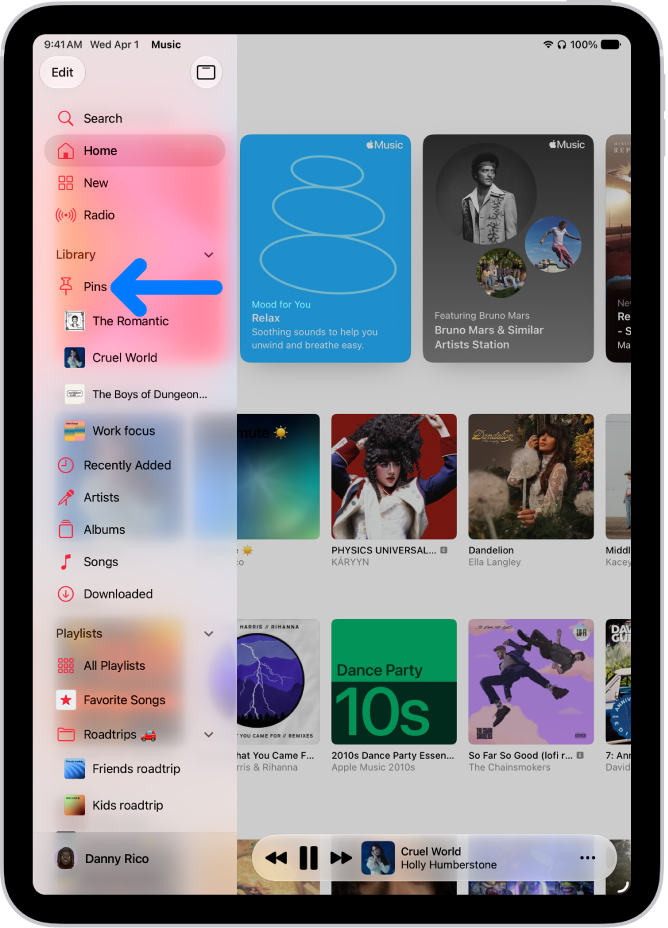 La barra lateral de la izquierda con una flecha que apunta a los elementos destacados, como un álbum y una playlist, con los álbumes a la derecha. El mini reproductor se muestra abajo.