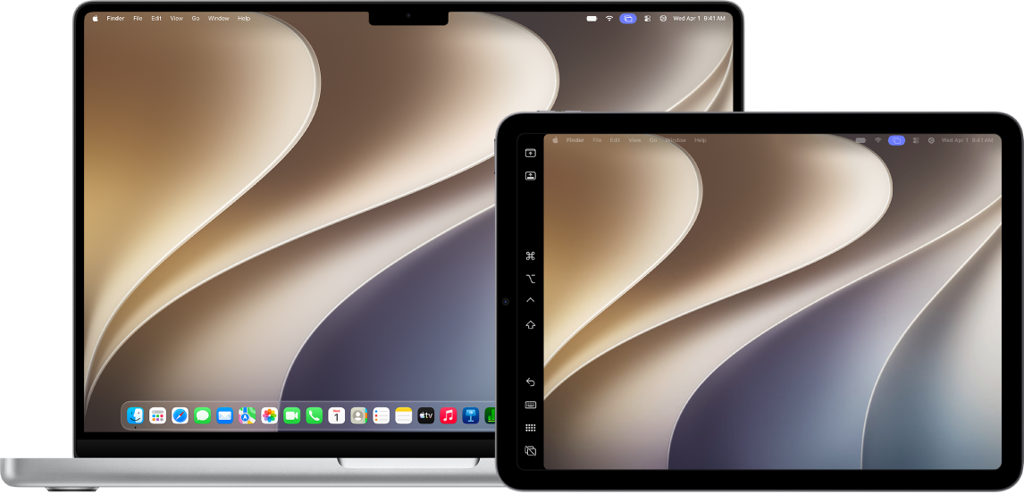 Una MacBook Air y un iPad lado a lado. Ambas pantallas muestran el escritorio de la Mac con un ícono morado de duplicación de pantalla en la barra de menús.