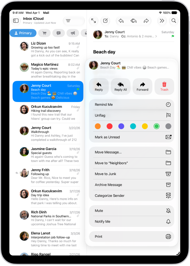 Một email được mở. Menu với các tùy chọn để thêm hoặc xóa cờ được hiển thị ở bên phải.