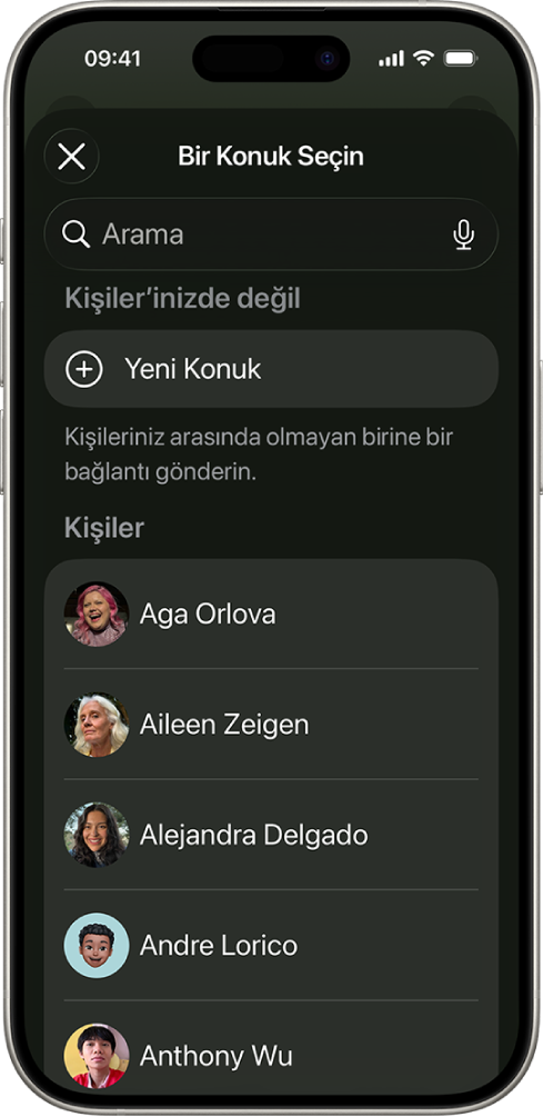 iPhone’da Bir Konuk Seçin ekranı ve kişi listesi.