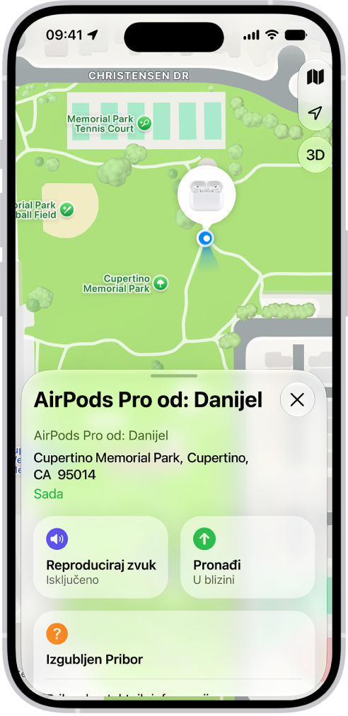 Zaslon aplikacije Pronalaženje na iPhoneu. Lokacija slušalica AirPods&nbsp;Pro prikazana je na karti Cupertina, s navedenom adresom i opcijama Reproduciraj zvuk, Upute i Postavke.
