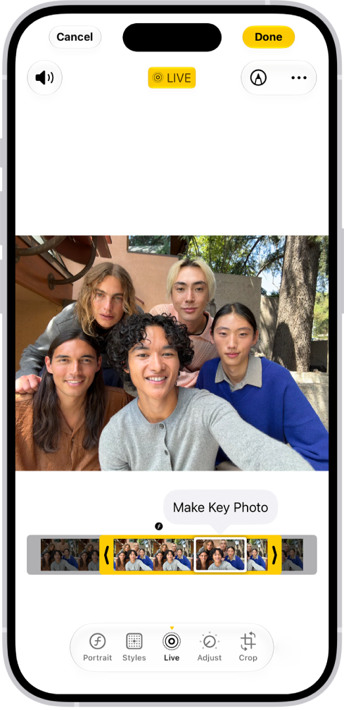 “照片” App 中打开了一张实况照片。照片下方是帧检视器，其中“设为封面照片”按钮处于活跃状态。帧检视器的两端有两个箭头，允许你修剪实况照片。屏幕底部为“实况”、“调整”、“滤镜”和“裁剪”按钮。“实况”按钮已选中。