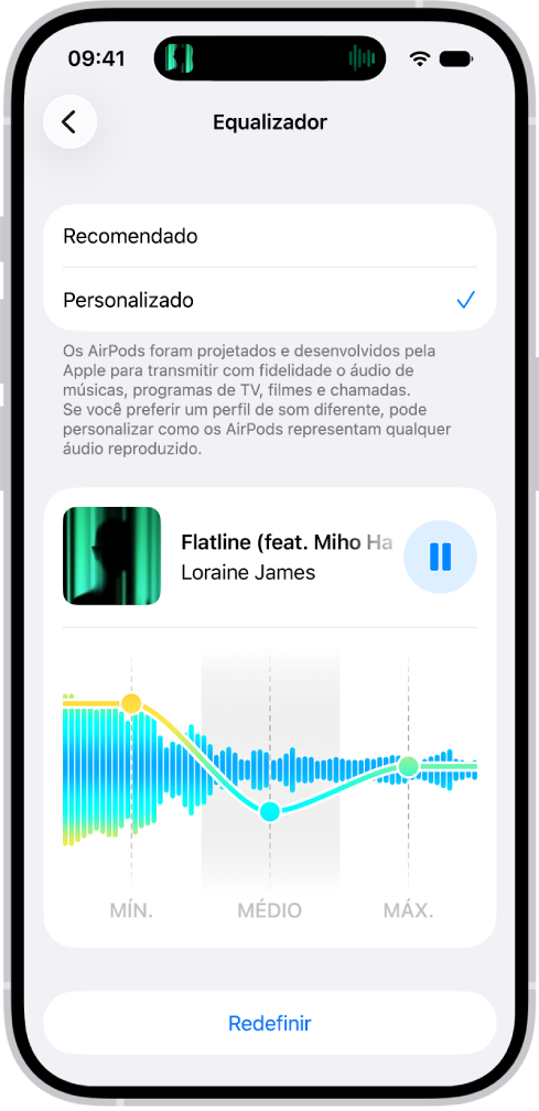Tela do iPhone mostrando o Equalizador definido como Personalizado, com os controles de Baixo, Médio e Alto abaixo.