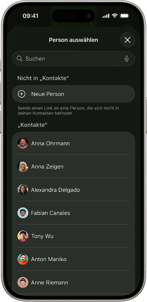 Der Bildschirm „Einladungen senden“ und eine Liste mit Kontakten auf einem iPhone