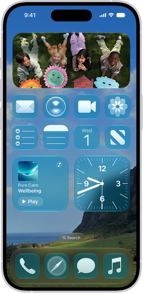A customized Home Screen with tinted icons.