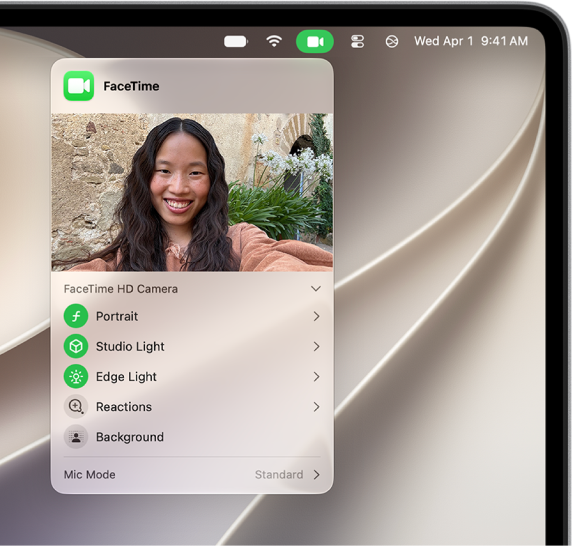A person using Edge Light during a FaceTime call.